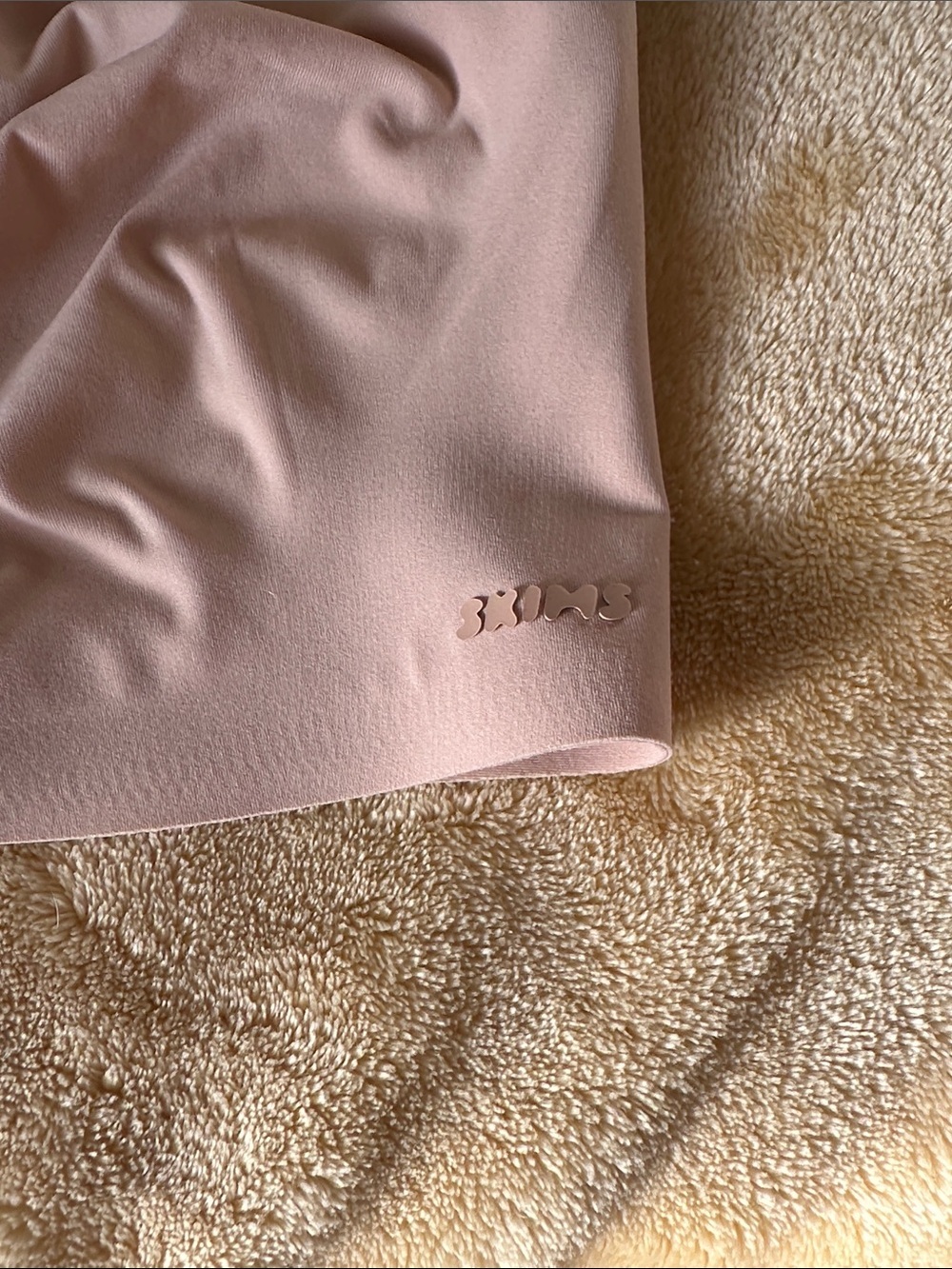 SKIMS Beige V-Neck Wireless Seamless Bra EUC - Picture 3 of 6
